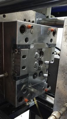 Οι πλαστικές φόρμες εγχύσεων δρομολογητών S136H 718H εγχώριων συσκευών που επεξεργάζονται στη μηχανή τελειώνουν